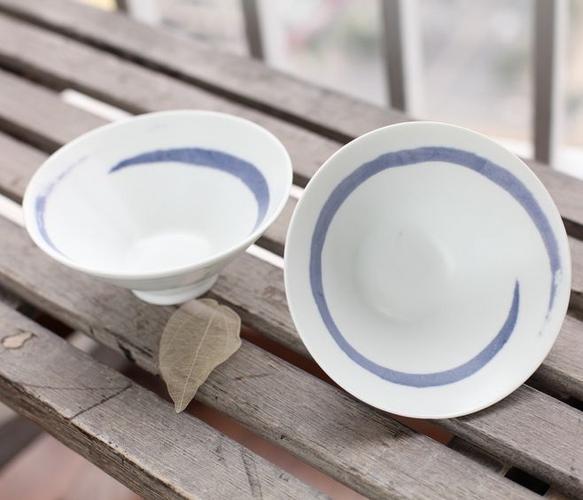 来自中国本土陶瓷设计品牌有无瓷器:青花斗笠碗套装